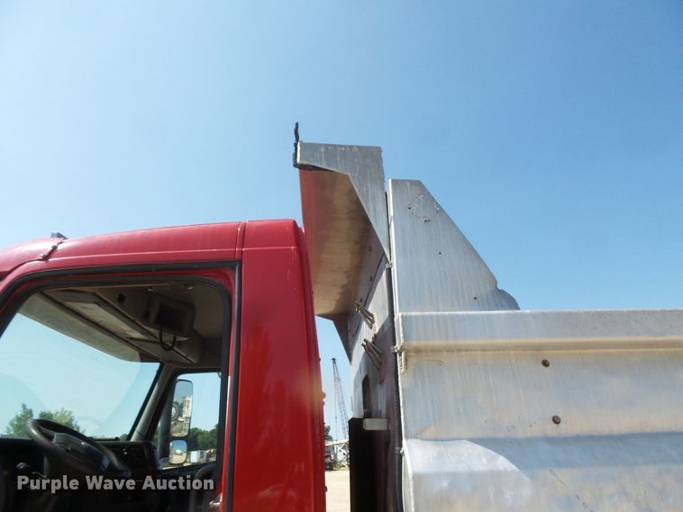 image for item FM9682 2006 Volvo VHD dump truck