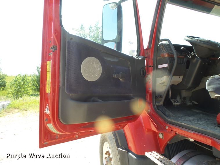 image for item FM9682 2006 Volvo VHD dump truck