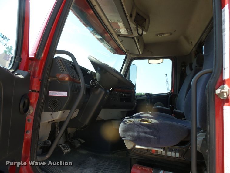 image for item FM9682 2006 Volvo VHD dump truck