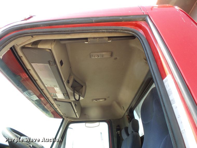 image for item FM9682 2006 Volvo VHD dump truck