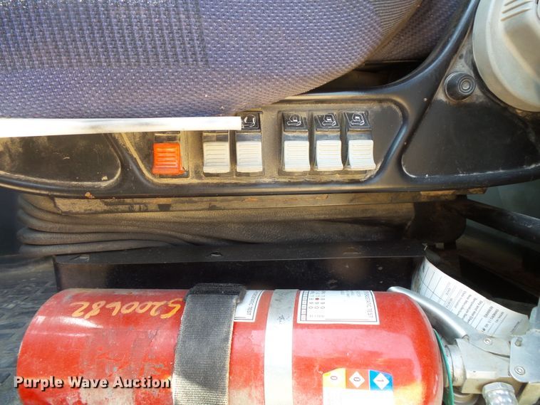 image for item FM9682 2006 Volvo VHD dump truck