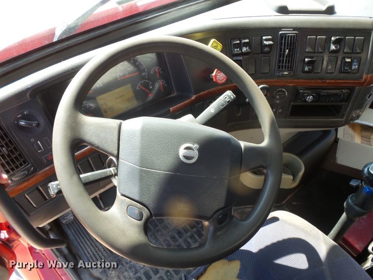 image for item FM9682 2006 Volvo VHD dump truck