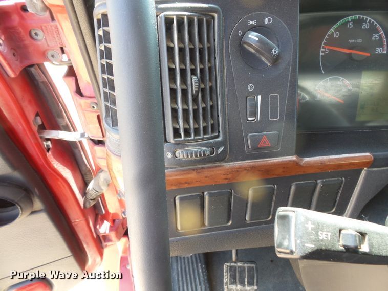 image for item FM9682 2006 Volvo VHD dump truck