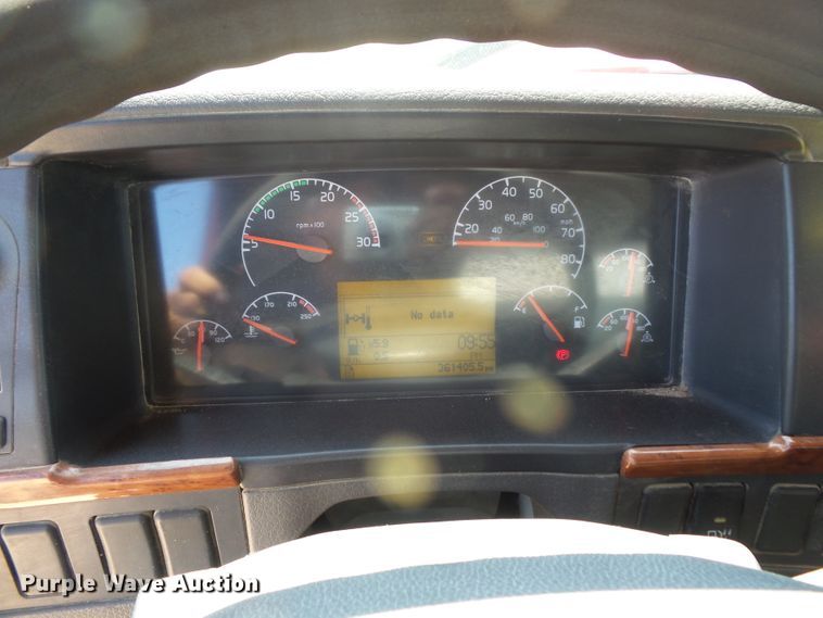 image for item FM9682 2006 Volvo VHD dump truck