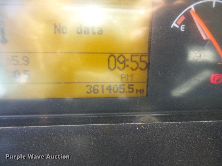 image for item FM9682 2006 Volvo VHD dump truck