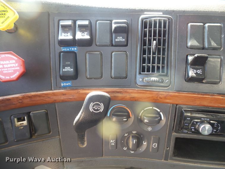 image for item FM9682 2006 Volvo VHD dump truck