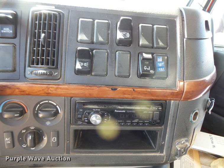 image for item FM9682 2006 Volvo VHD dump truck