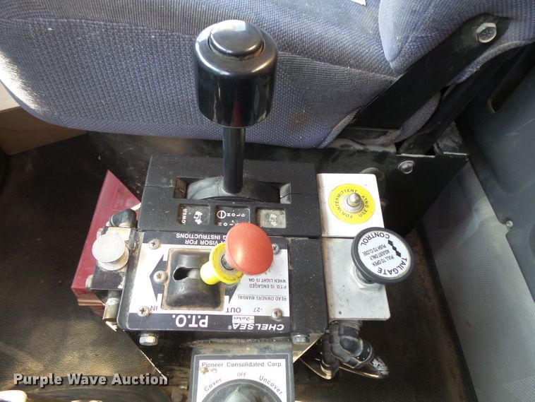 image for item FM9682 2006 Volvo VHD dump truck