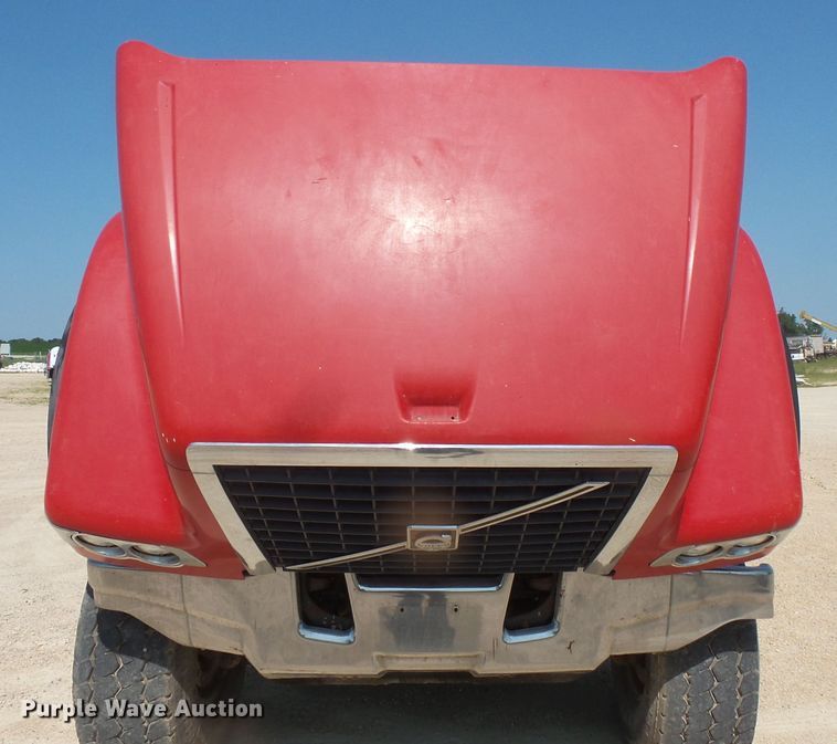 image for item FM9682 2006 Volvo VHD dump truck