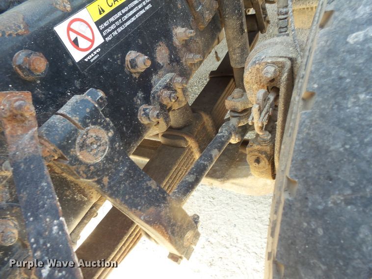 image for item FM9682 2006 Volvo VHD dump truck