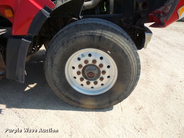 image for item FM9682 2006 Volvo VHD dump truck