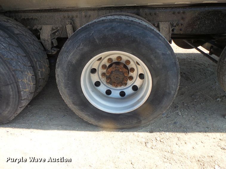 image for item FM9682 2006 Volvo VHD dump truck