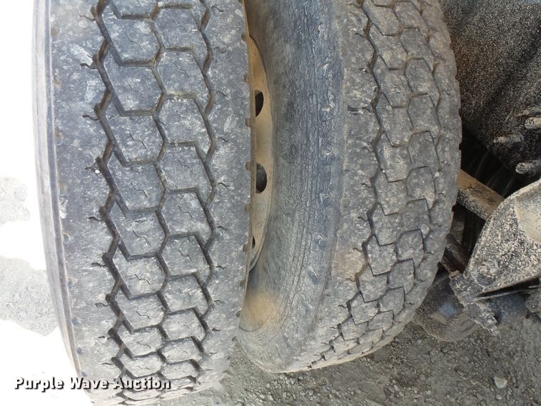 image for item FM9682 2006 Volvo VHD dump truck