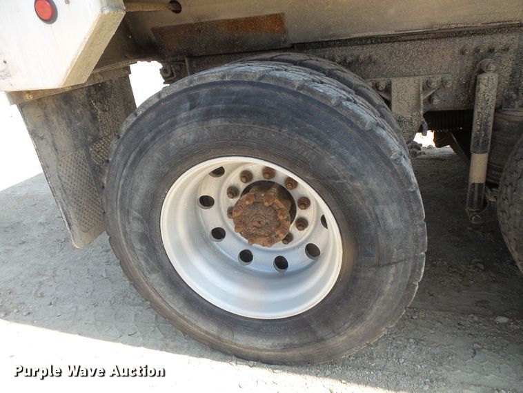 image for item FM9682 2006 Volvo VHD dump truck