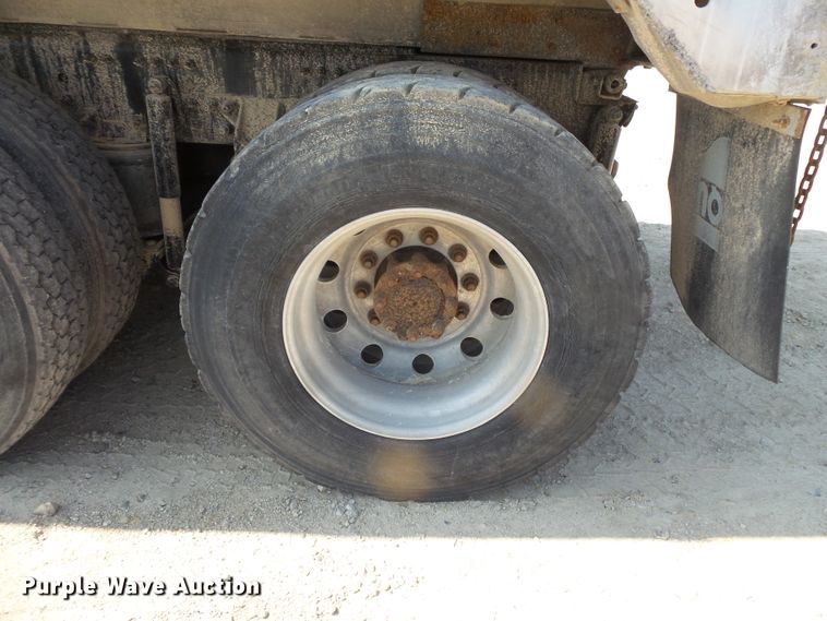 image for item FM9682 2006 Volvo VHD dump truck