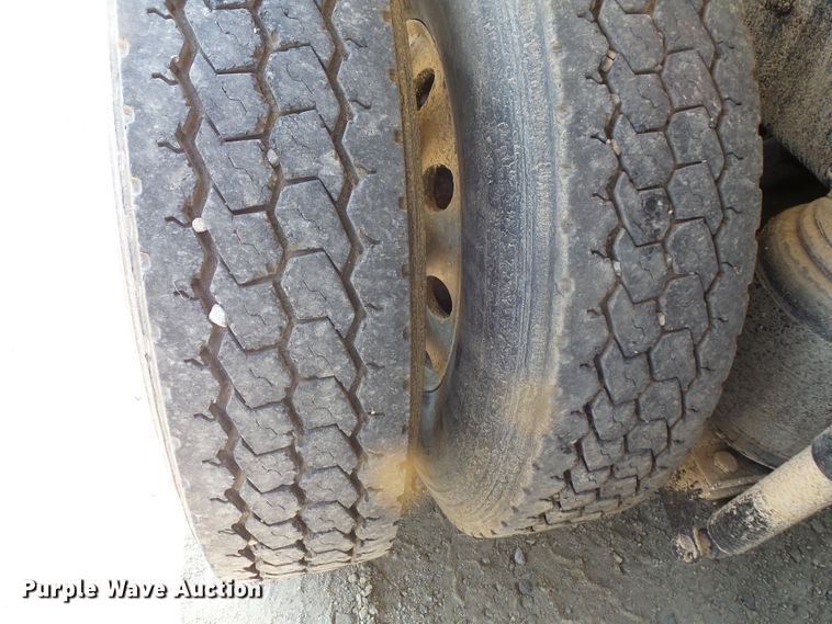 image for item FM9682 2006 Volvo VHD dump truck