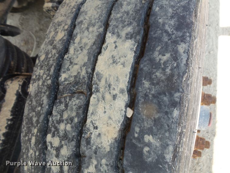 image for item FM9682 2006 Volvo VHD dump truck