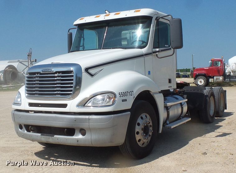 image for item FM9683 2007 Freightliner Columbia semi truck