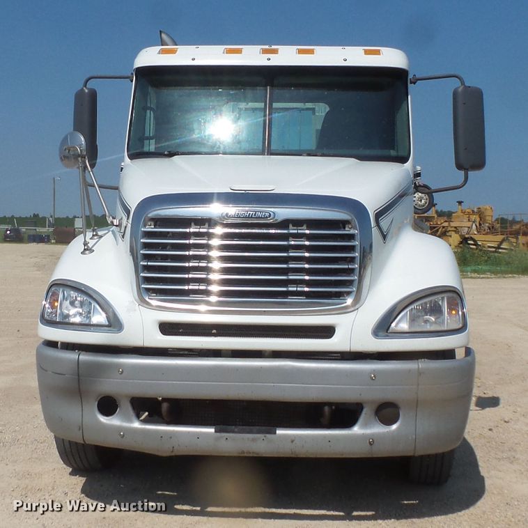 image for item FM9683 2007 Freightliner Columbia semi truck