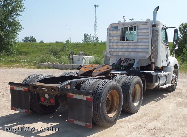 image for item FM9683 2007 Freightliner Columbia semi truck