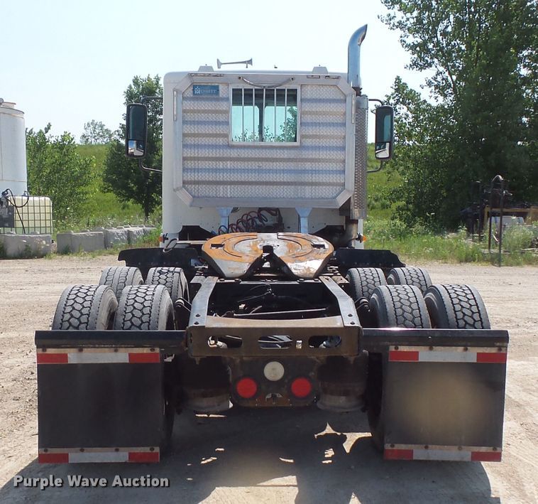 image for item FM9683 2007 Freightliner Columbia semi truck