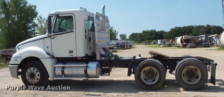 image for item FM9683 2007 Freightliner Columbia semi truck