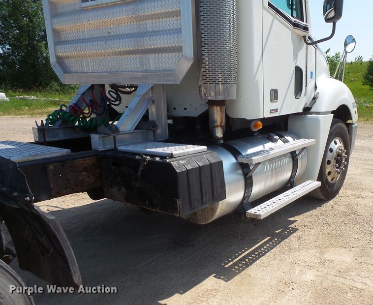 image for item FM9683 2007 Freightliner Columbia semi truck