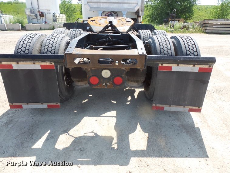 image for item FM9683 2007 Freightliner Columbia semi truck