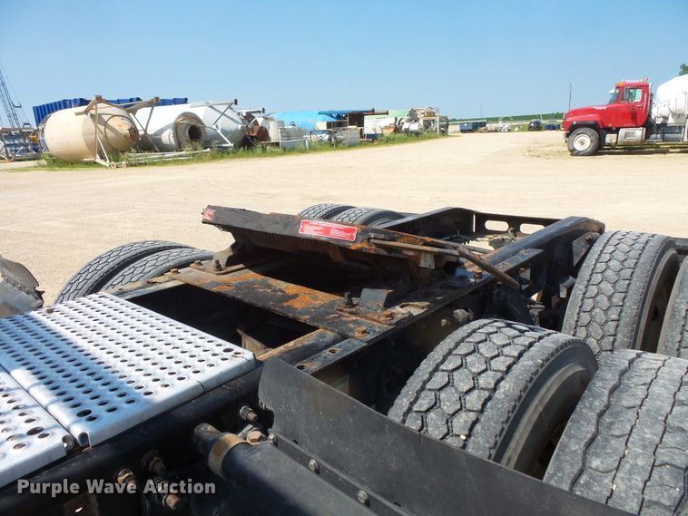 image for item FM9683 2007 Freightliner Columbia semi truck