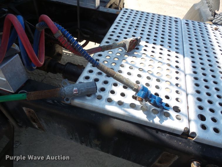 image for item FM9683 2007 Freightliner Columbia semi truck