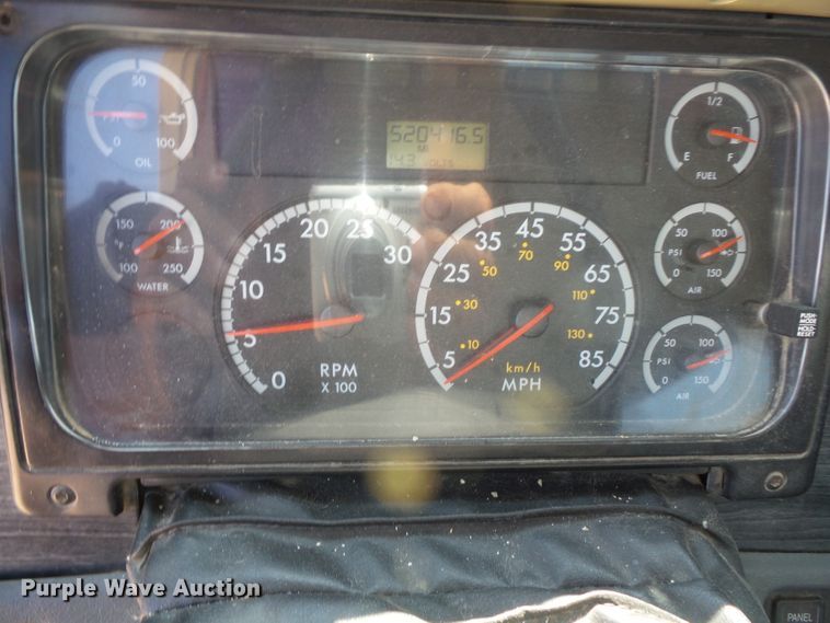 image for item FM9683 2007 Freightliner Columbia semi truck