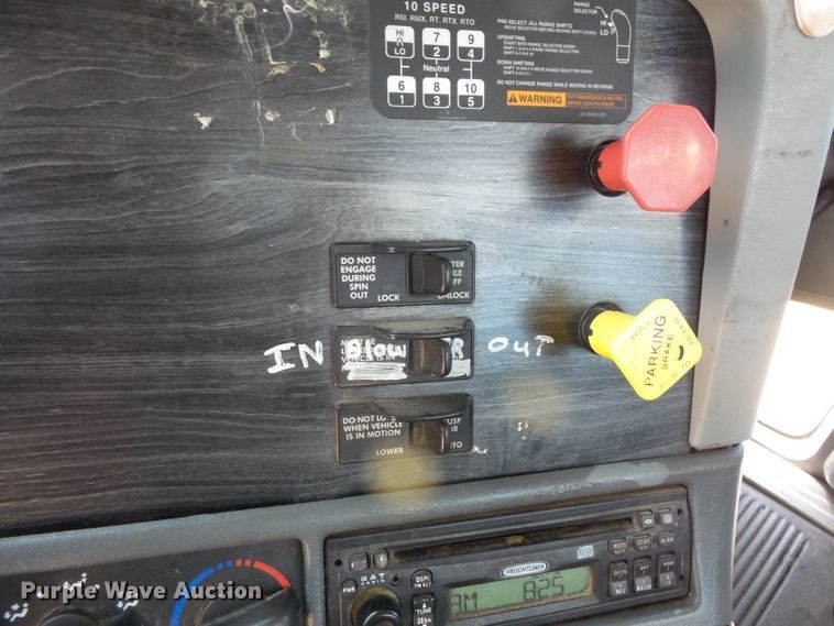 image for item FM9683 2007 Freightliner Columbia semi truck