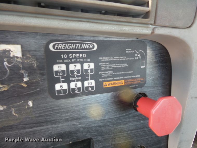 image for item FM9683 2007 Freightliner Columbia semi truck