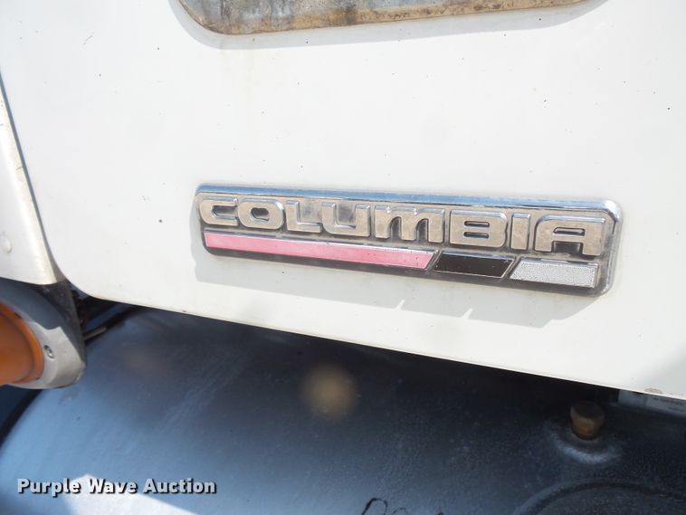 image for item FM9683 2007 Freightliner Columbia semi truck