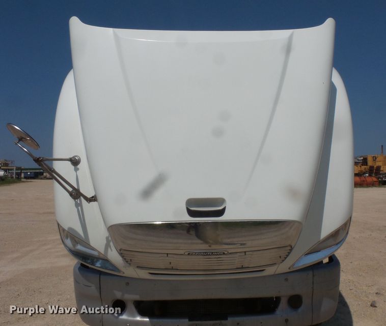 image for item FM9683 2007 Freightliner Columbia semi truck