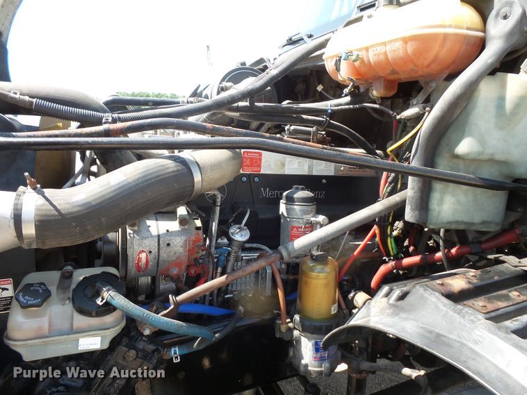 image for item FM9683 2007 Freightliner Columbia semi truck