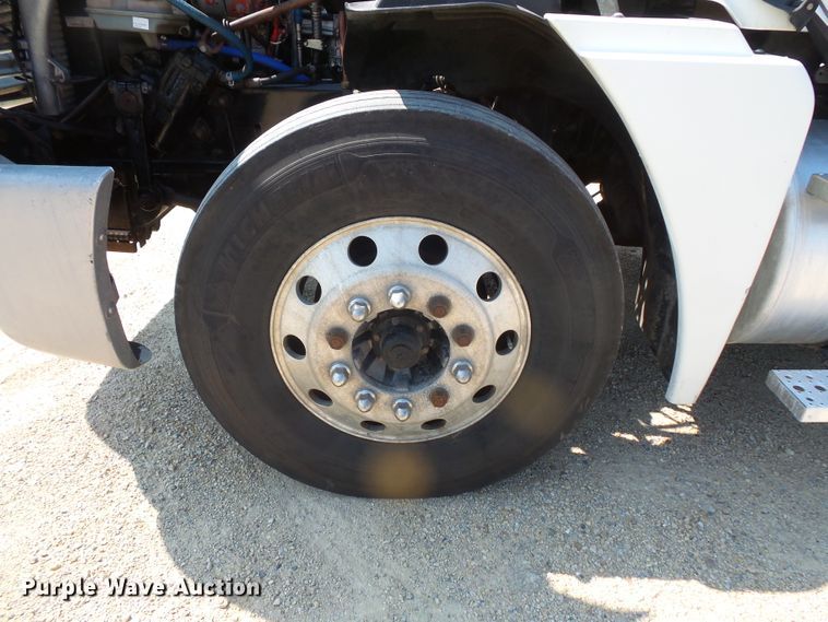 image for item FM9683 2007 Freightliner Columbia semi truck