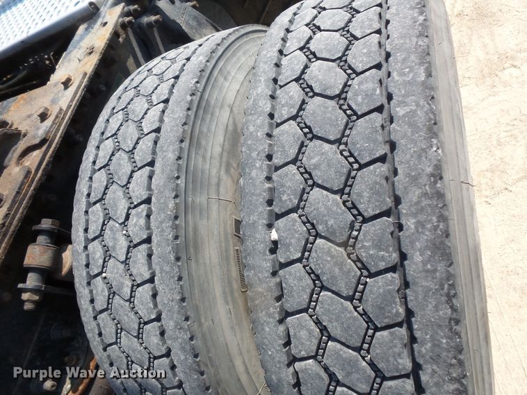 image for item FM9683 2007 Freightliner Columbia semi truck