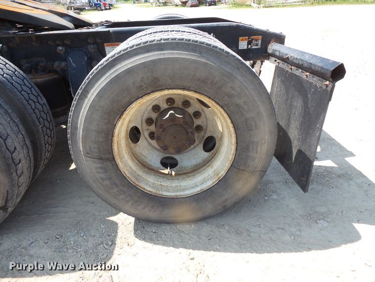 image for item FM9683 2007 Freightliner Columbia semi truck