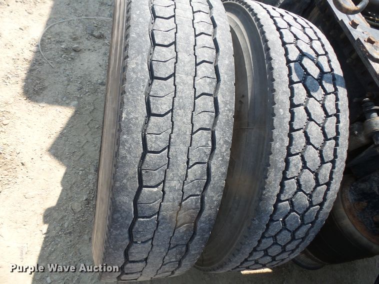 image for item FM9683 2007 Freightliner Columbia semi truck