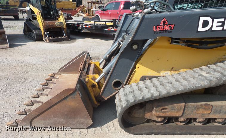 image for item FM9714 2012 John Deere 333D skid steer