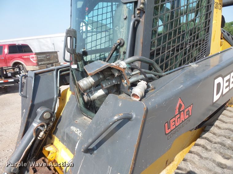 image for item FM9714 2012 John Deere 333D skid steer