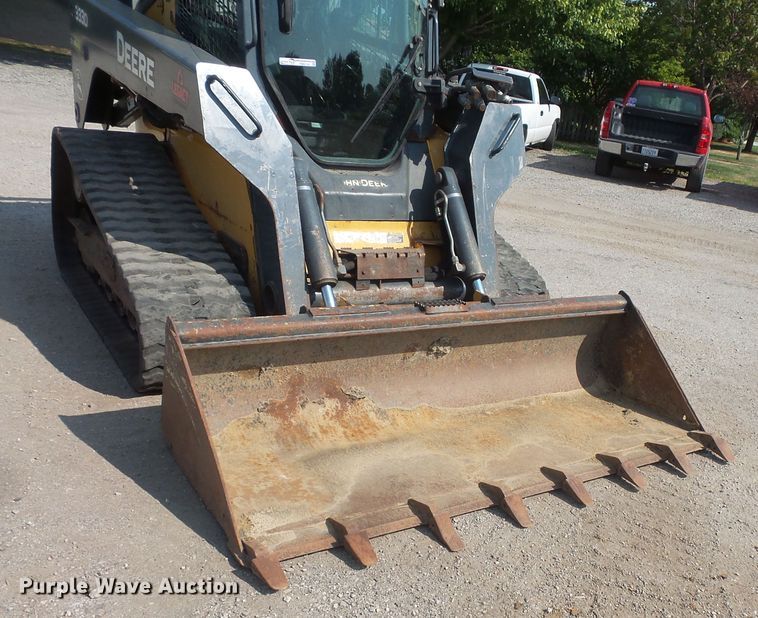 image for item FM9714 2012 John Deere 333D skid steer