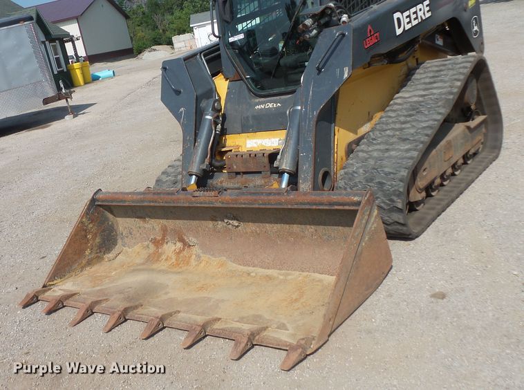 image for item FM9714 2012 John Deere 333D skid steer