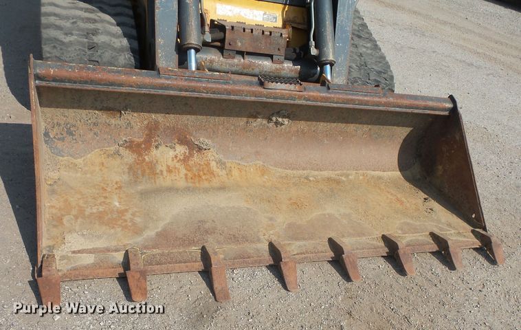 image for item FM9714 2012 John Deere 333D skid steer