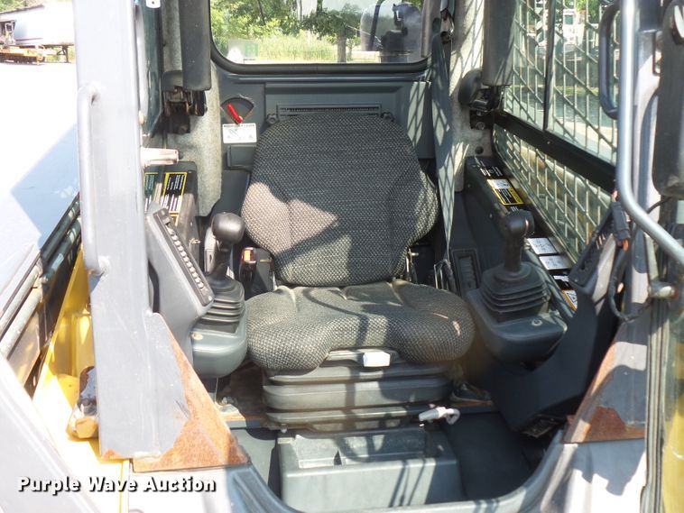 image for item FM9714 2012 John Deere 333D skid steer