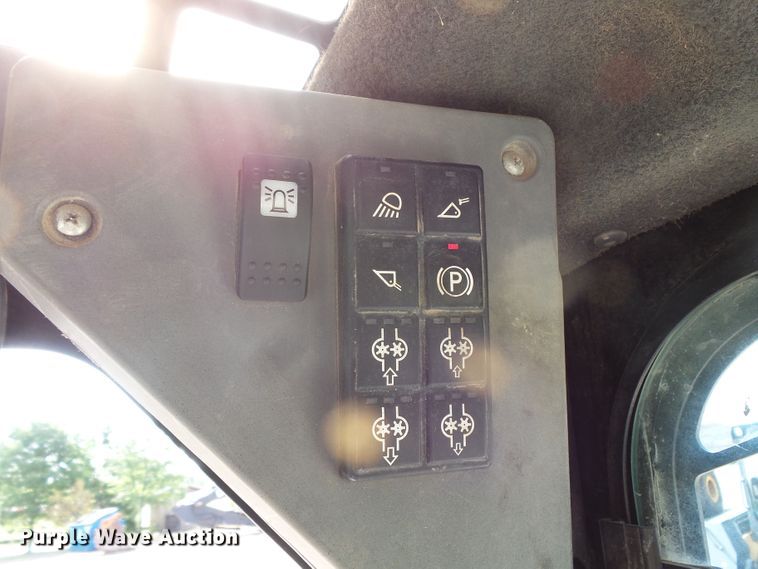 image for item FM9715 2011 Terex PT100G skid steer