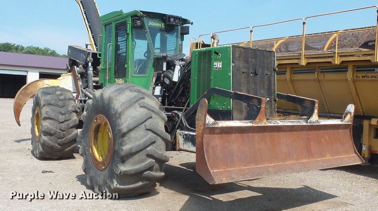 image for item FM9717 2013 John Deere 748H skidder