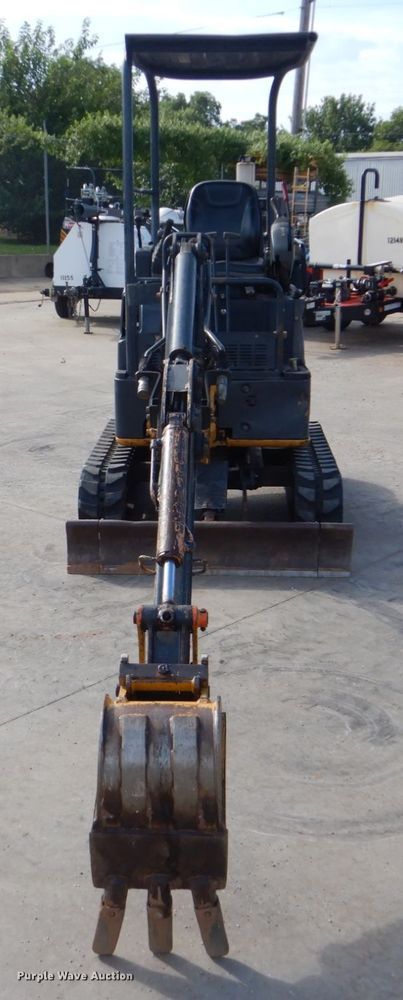 image for item FT9282 2013 John Deere 17D mini excavator