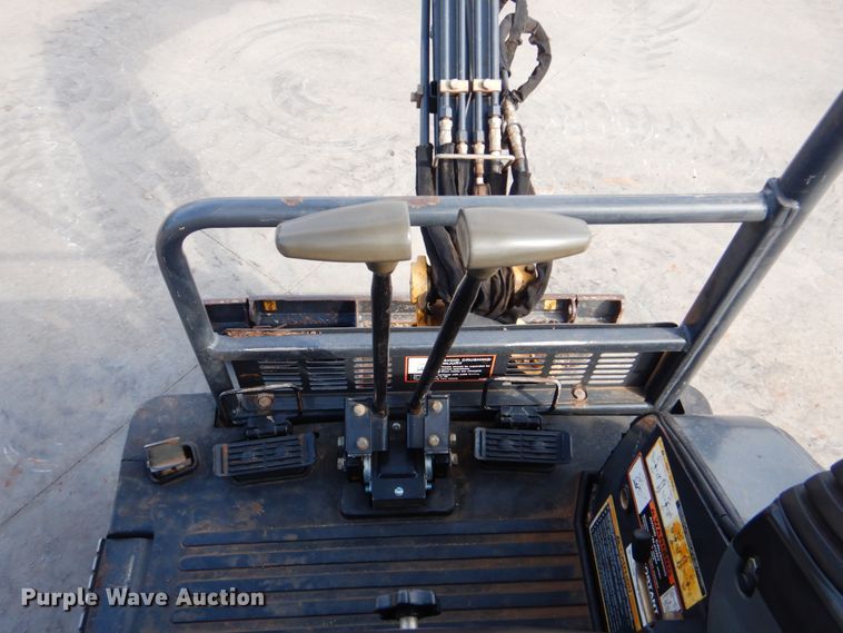 image for item FT9282 2013 John Deere 17D mini excavator